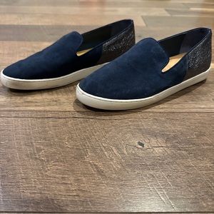 Birdies Swift Slip-On Sneaker in Night
Sky Suede/Metallic Sparkle Sz. 9.5